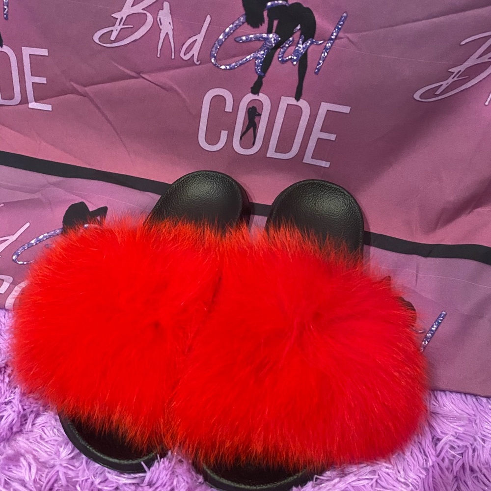 Faux fur slides